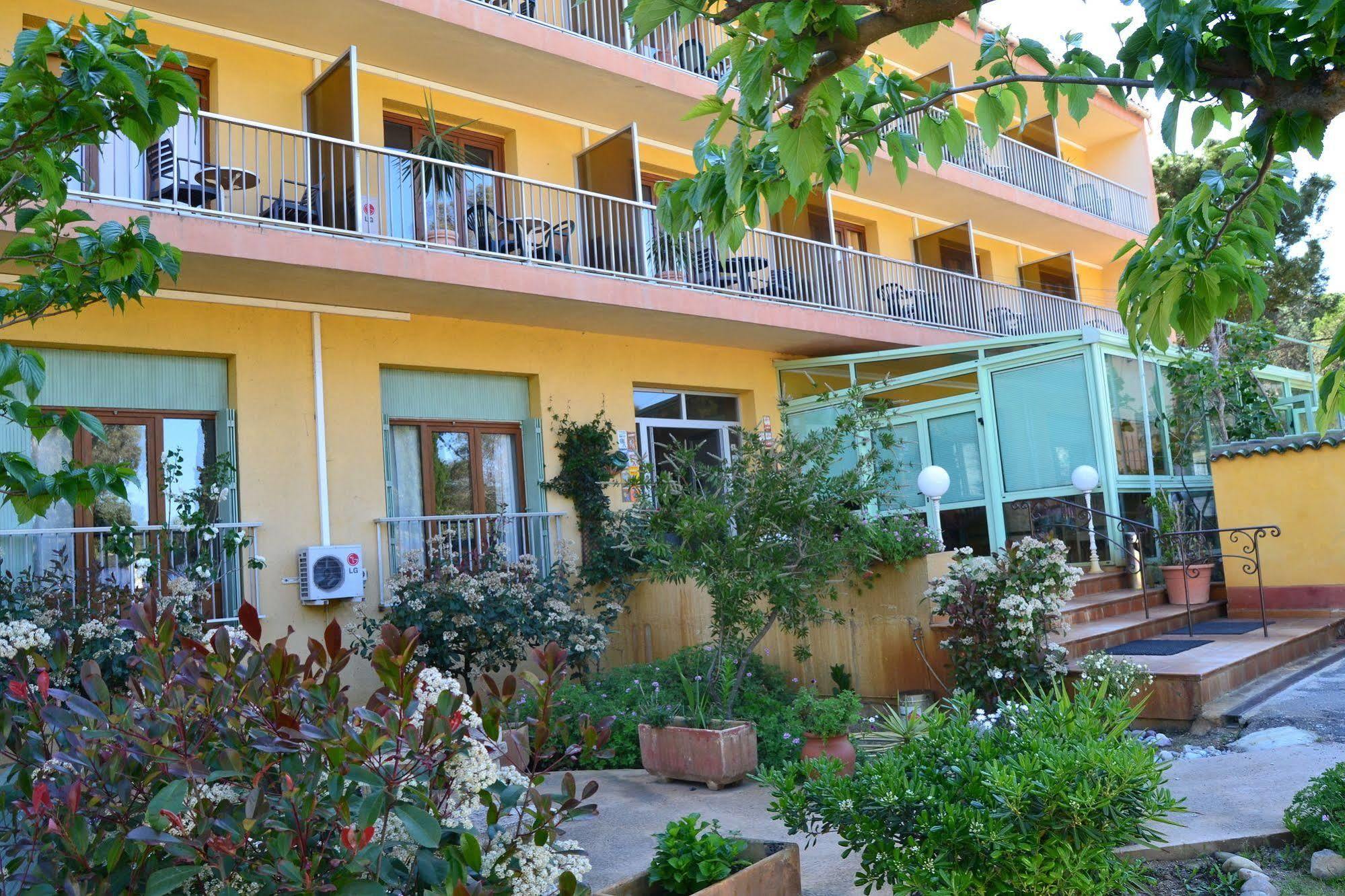 Hotel Cyrnea Calvi  Exterior photo